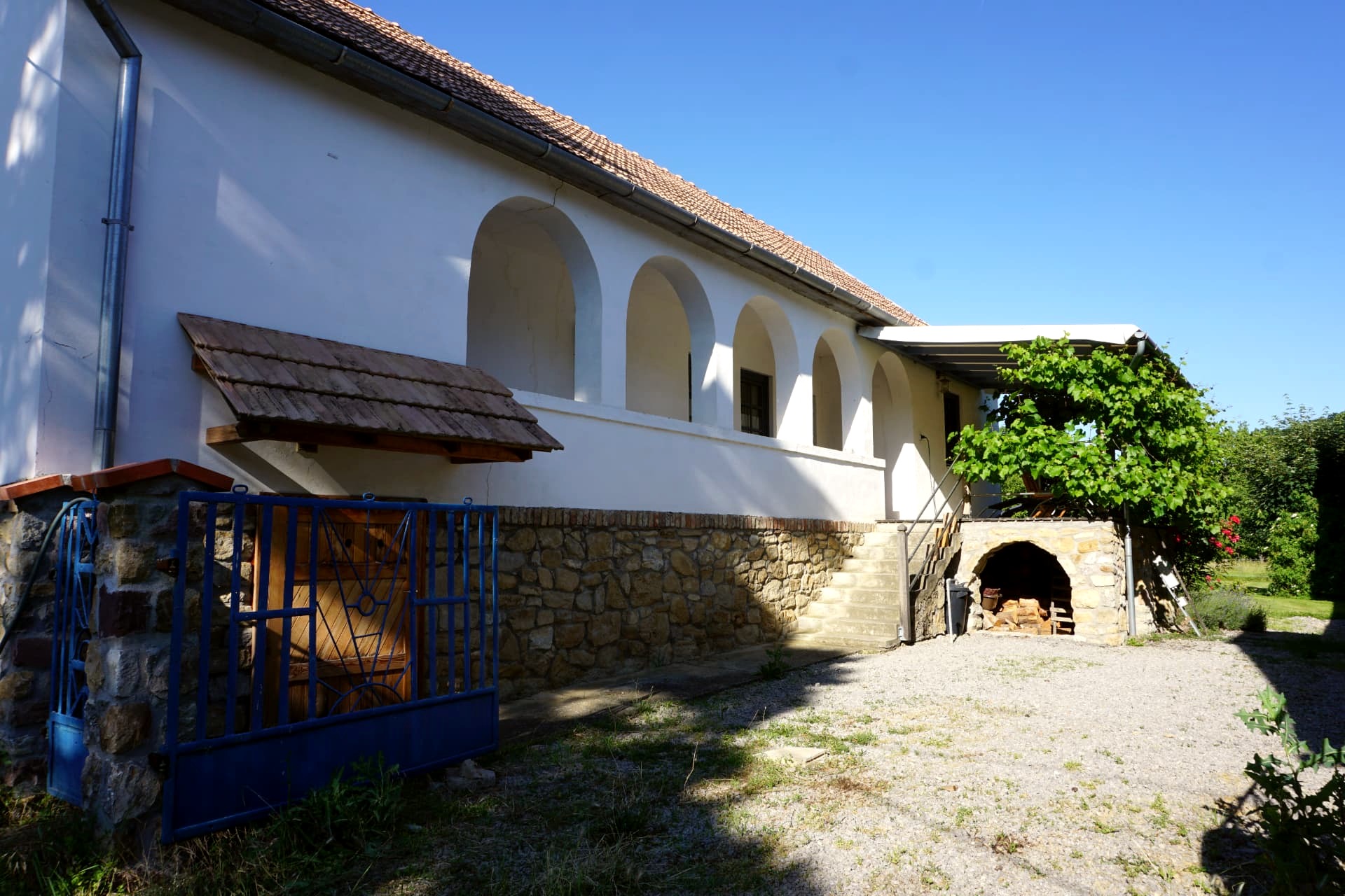 The Hideout, Außenansicht