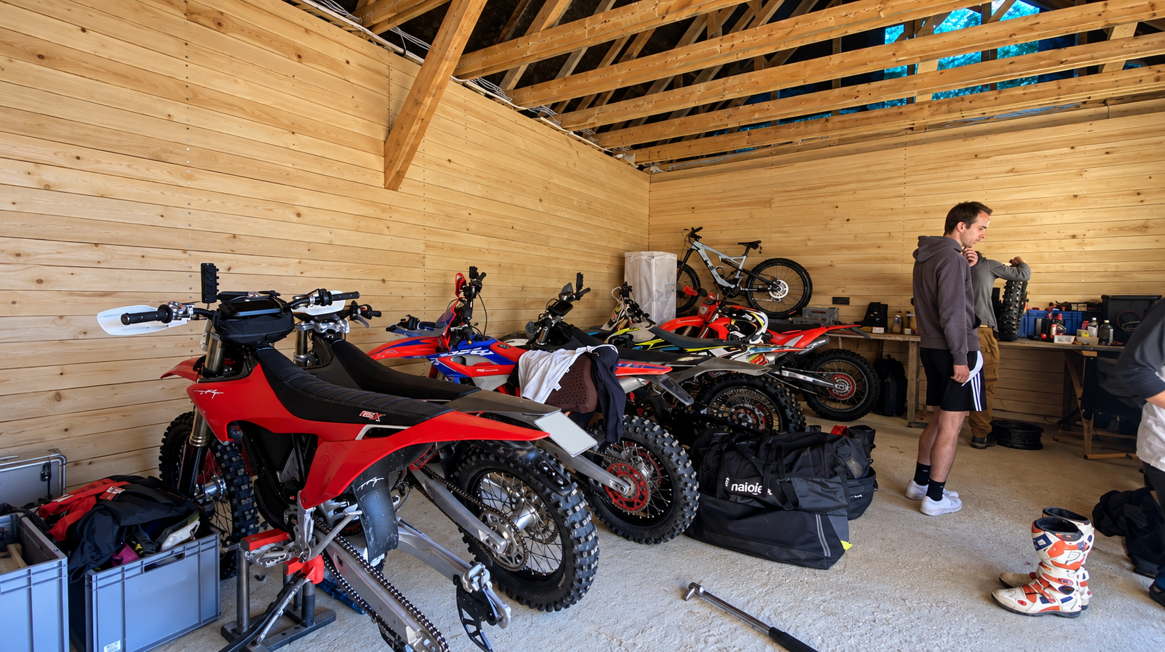Werkstatt bei Pannonia Roost voller Bikes und Ausrüstung